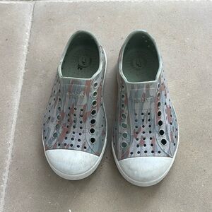 Native Shoes Size 9
